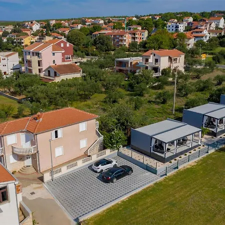 2 Bedroom Stunning In Vakantiehuis Sveti Filip i Jakov