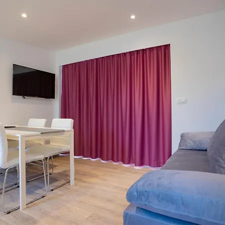 2 Bedroom Stunning In Prázdninový dům *