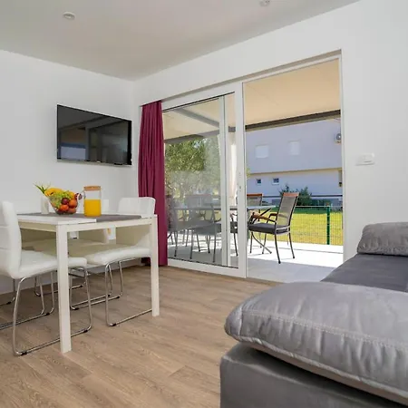 Prázdninový dům 2 Bedroom Stunning In Sveti Filip i Jakov