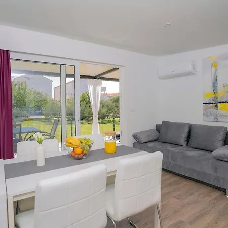 2 Bedroom Stunning In Sveti Filip i Jakov